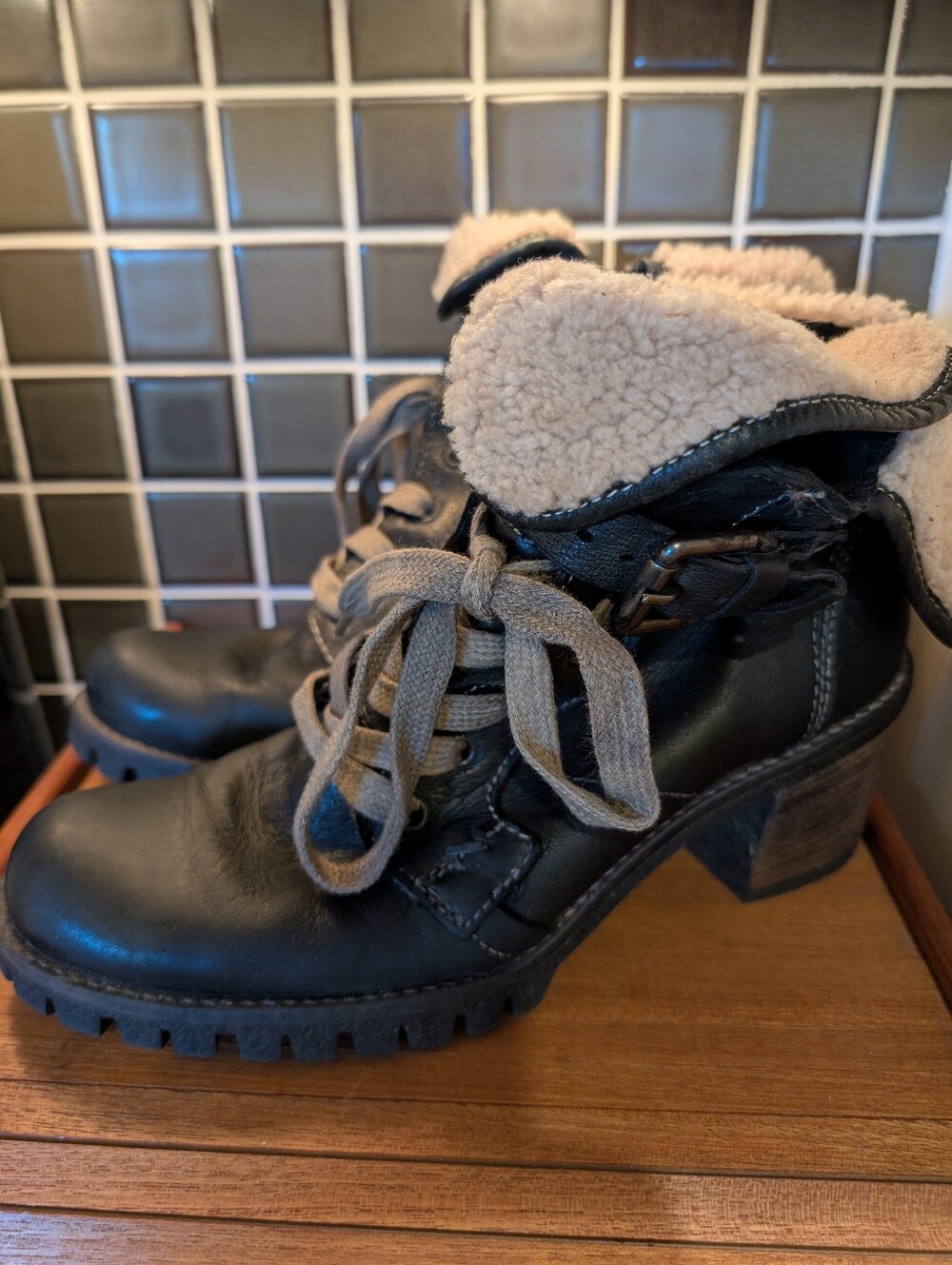 Manas M212 Short Lace Up Shearling Booties,38